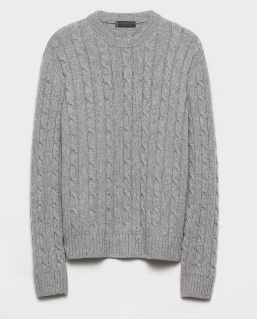 Classic cable roundneck with cashmere yarn