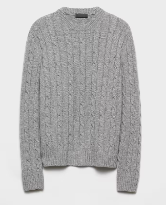 Classic cable roundneck with cashmere yarn