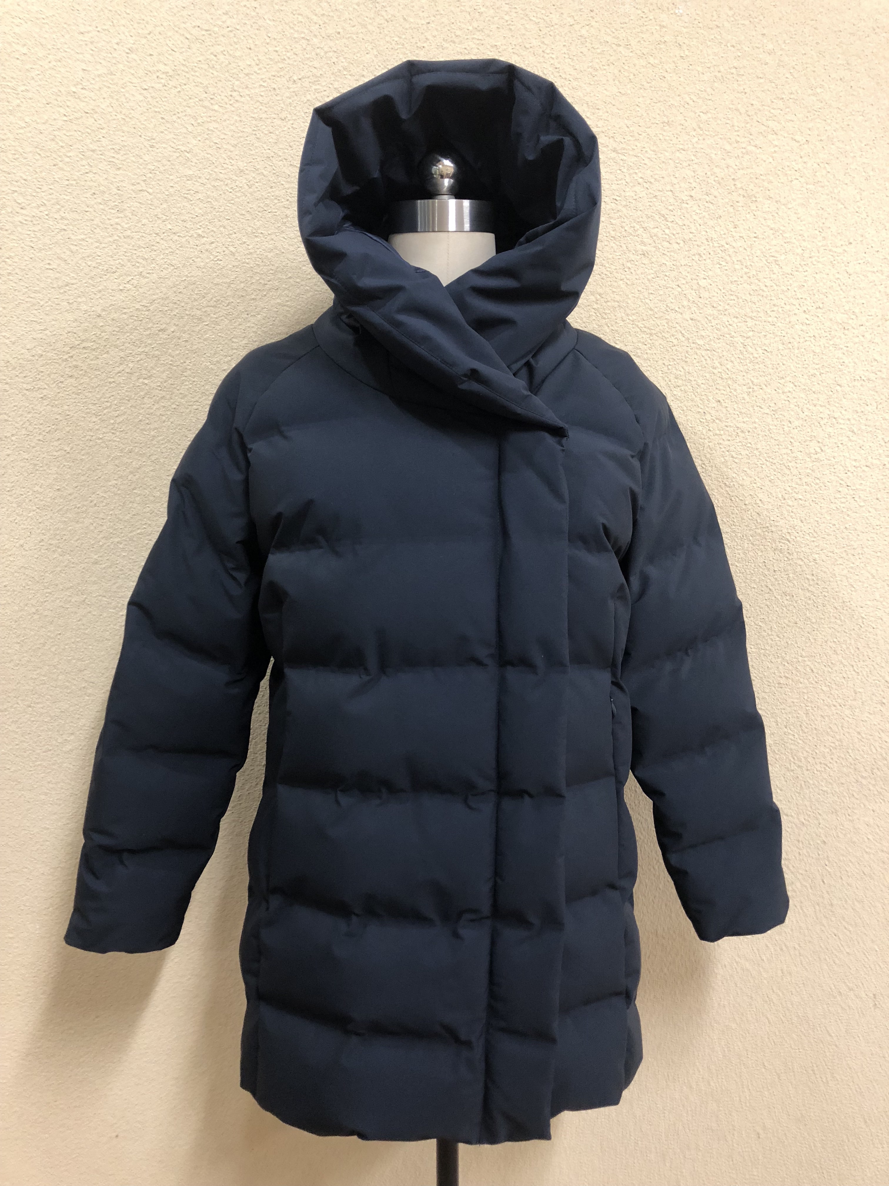 Hot Sale Customizable Size Winter Fashion Long Havey Puffer Women Padding Jacket with Hood